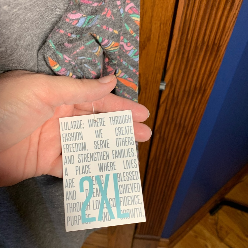 LuLaRoe Randy Tee Size 2x - Picture 5 of 6